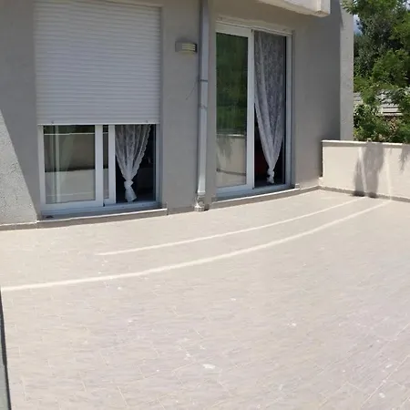 Family Dhërmi